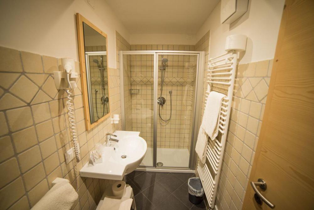 Hotel Due Spade Фольгария Экстерьер фото