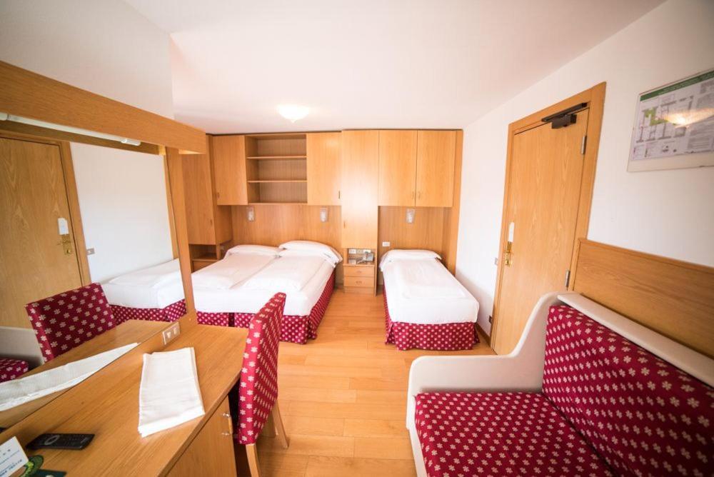 Hotel Due Spade Фольгария Экстерьер фото