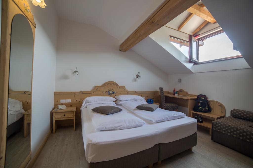 Hotel Due Spade Фольгария Экстерьер фото